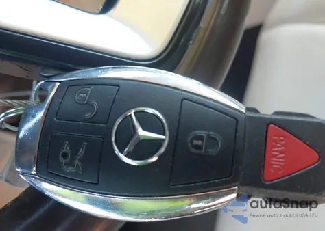 2014 Mercedes-Benz Glk 350 4Matic z USA, uszkodzony, nr VIN WDCGG8JB4EG264355